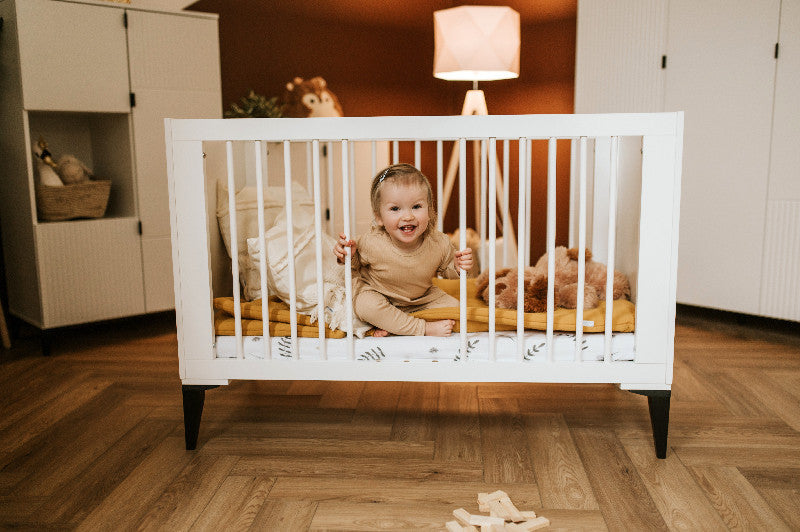 Klups rácsos fa kiságy és átalakítható gyerekágy – 125 x 66 cm, fehér