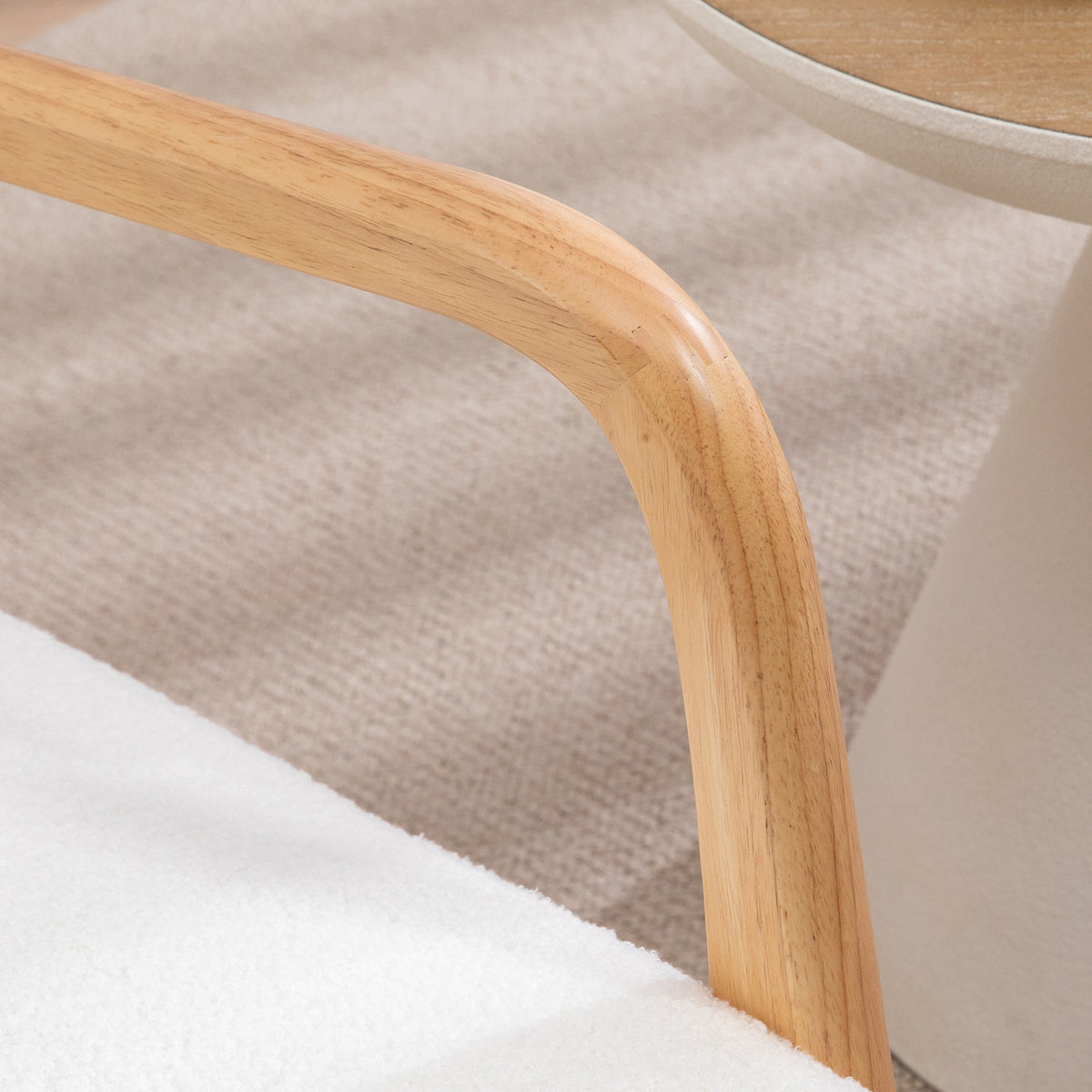 Fauteuil lounge - 3 coussins inclus - assise profonde - accoudoirs - structure bois hévéa - tissu bouclette crème