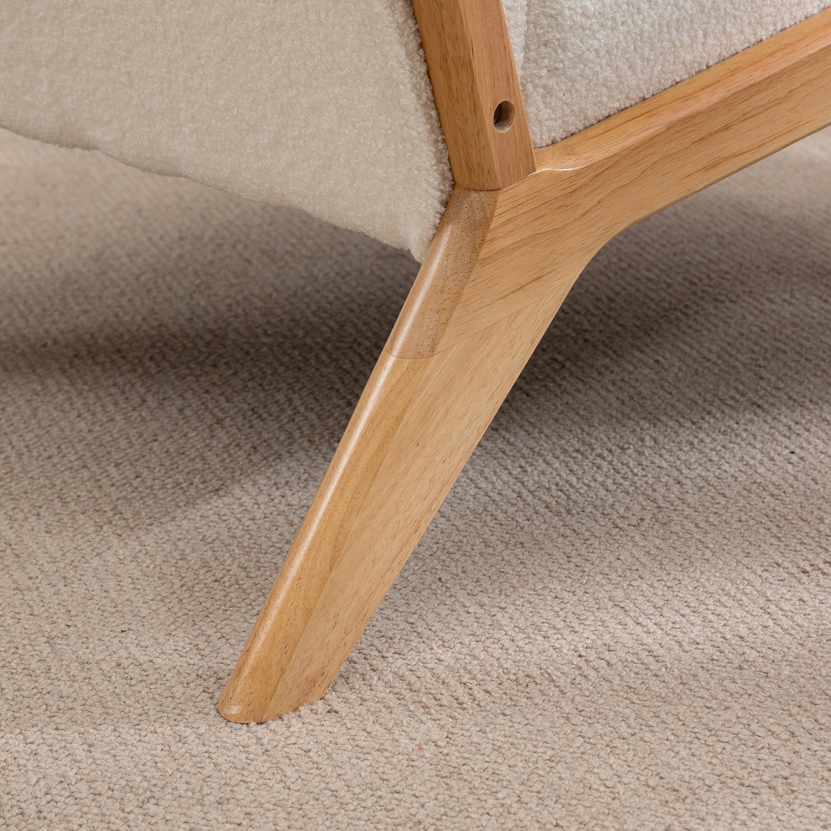 Fauteuil lounge - 3 coussins inclus - assise profonde - accoudoirs - structure bois hévéa - tissu bouclette crème