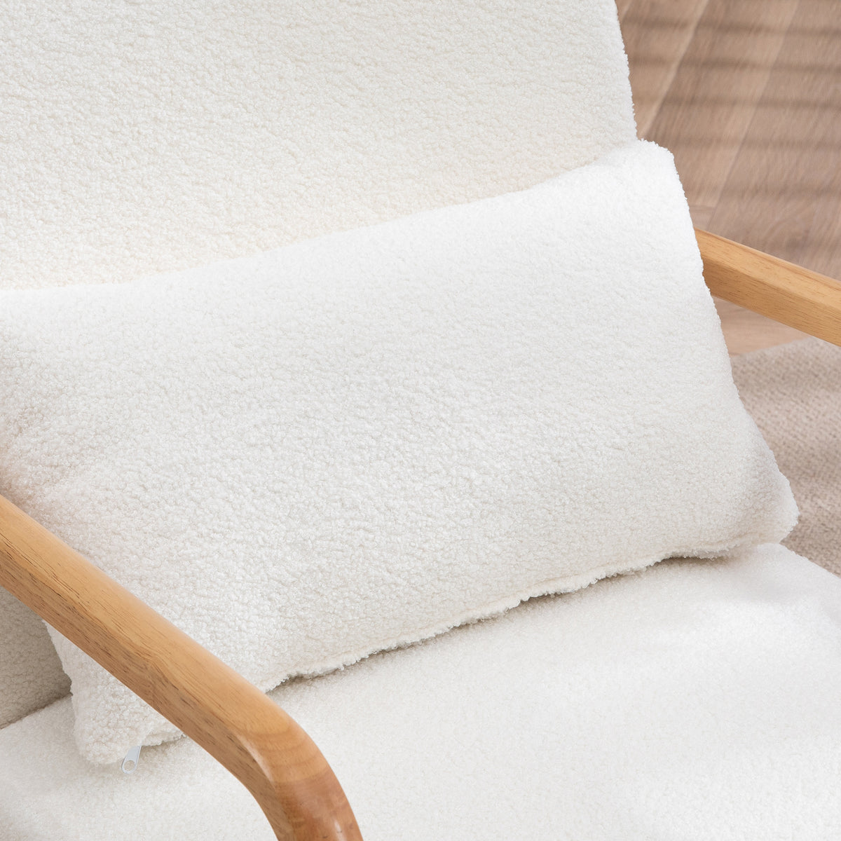 Fauteuil lounge - 3 coussins inclus - assise profonde - accoudoirs - structure bois hévéa - tissu bouclette crème